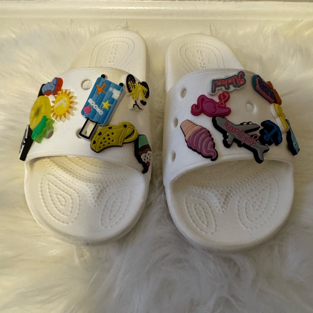 Croc Slides with 18 charms. Size Women 6